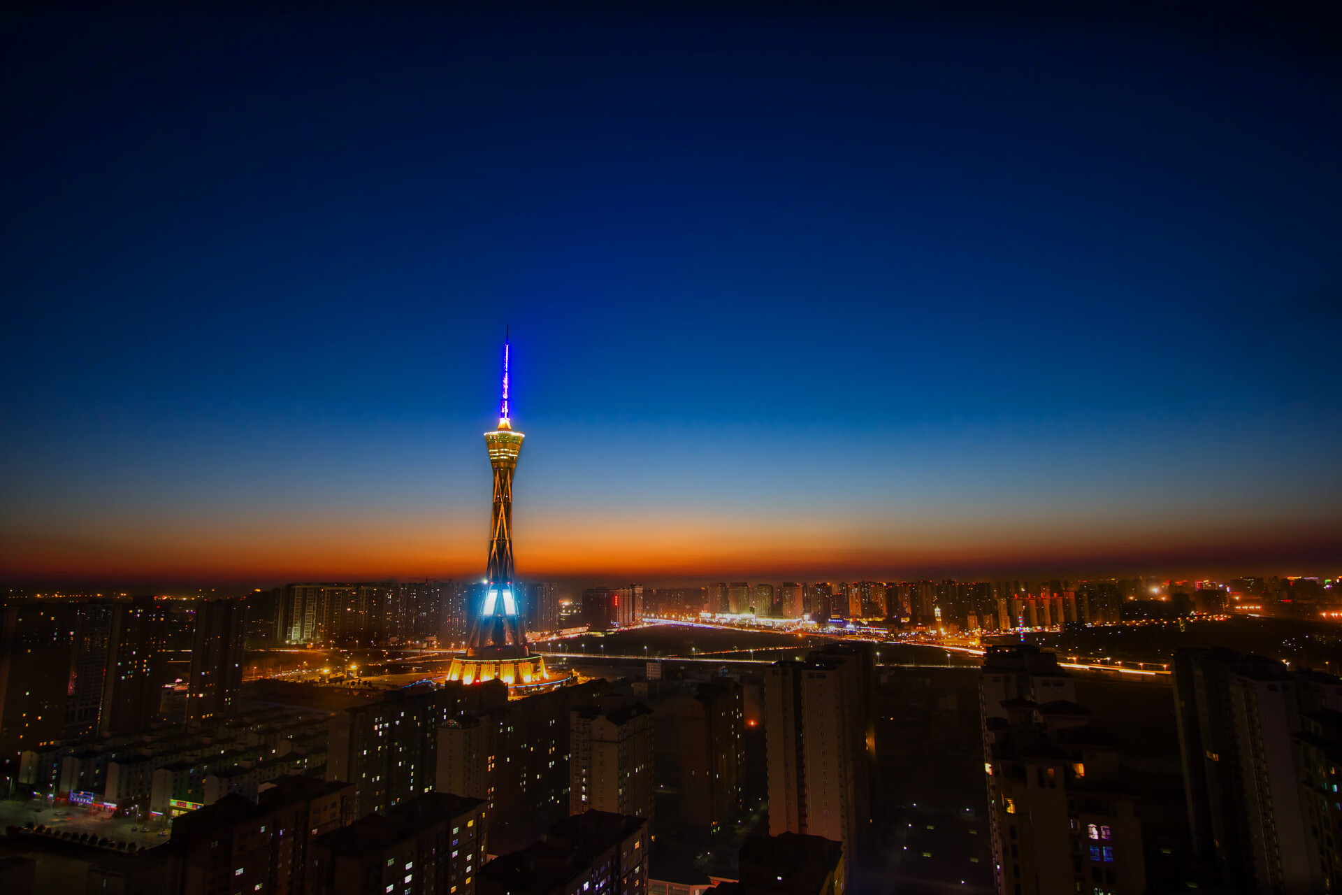 AYX体育-赛场“极限运动”：球员在欧冠中的精湛技巧